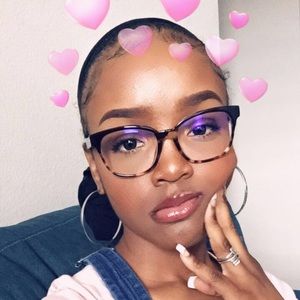 Meet your Posher, Cece